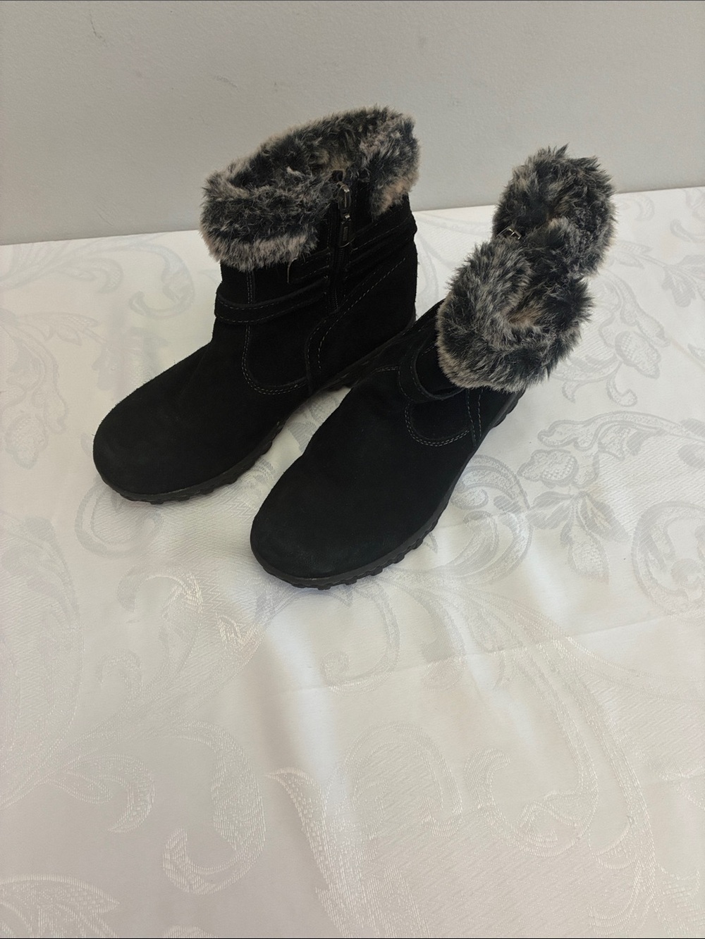 Khombu Black Faux-Fur Trim Winter Ankle Boots